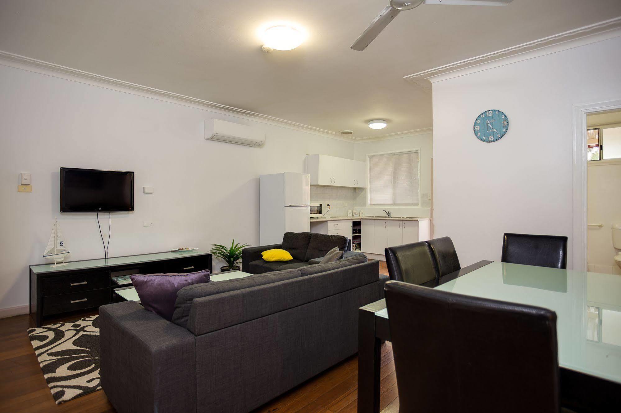 Ocean Park Motel & Holiday Apartments Кофс Харбър Екстериор снимка